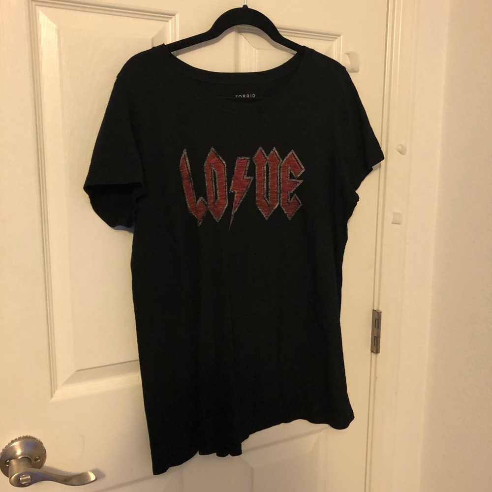 black graphic tee